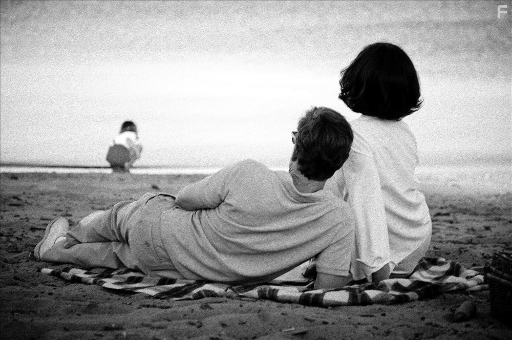 Greg Kinnear and Katie Holmes in Клан Кеннеди (2011)