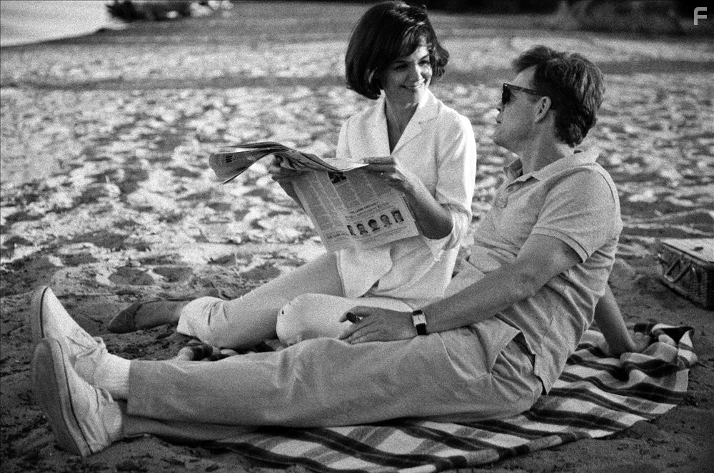 Greg Kinnear and Katie Holmes in Клан Кеннеди (2011)