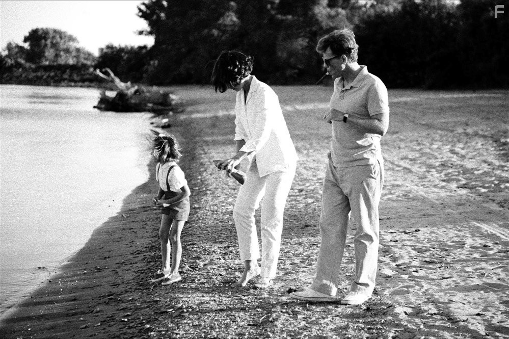 Greg Kinnear and Katie Holmes in Клан Кеннеди (2011)