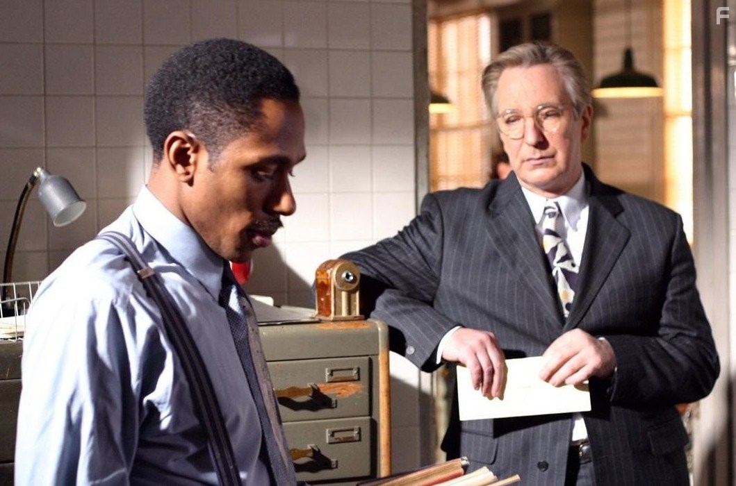 Alan Rickman and Yasiin Bey in Творение Господне (2004)