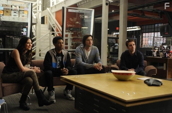 Bret Harrison, Odette Annable, Alphonso McAuley, and Trevor Moore in Лучшая охрана (2011)