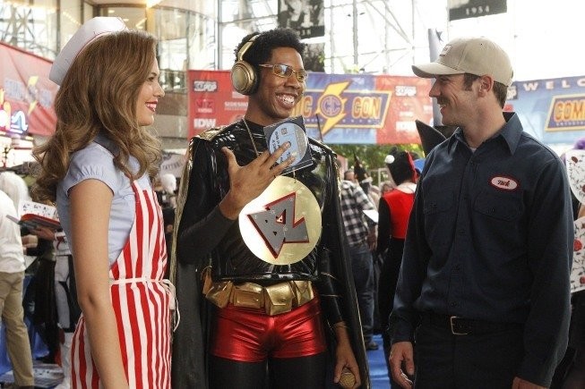 Odette Annable and Alphonso McAuley in Лучшая охрана (2011)