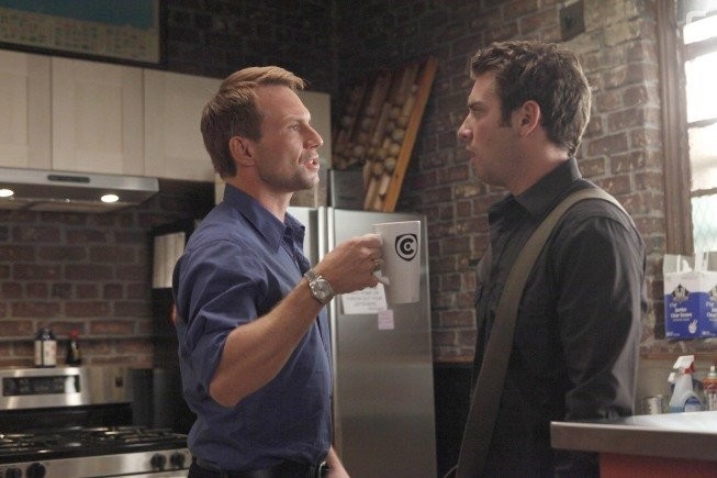 Christian Slater and Bret Harrison in Лучшая охрана (2011)