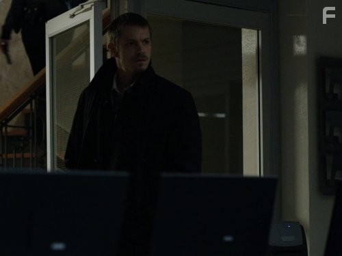 Joel Kinnaman in Убийство (2011)