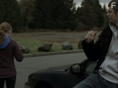 Mireille Enos and Joel Kinnaman in Убийство (2011)