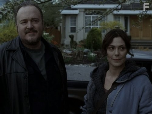 Michelle Forbes and Brent Sexton in Убийство (2011)