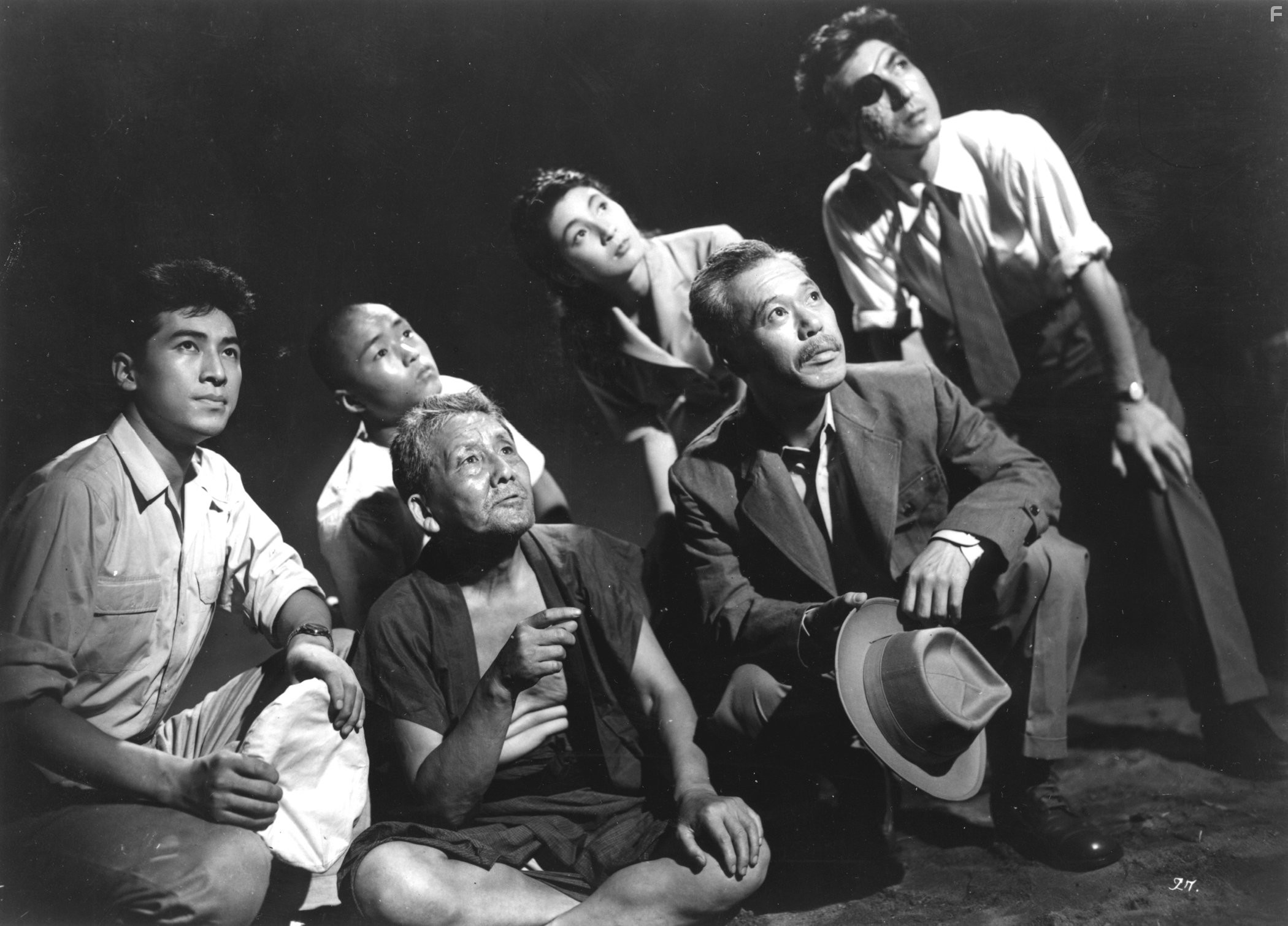 Akihiko Hirata, Momoko K?chi, Takashi Shimura, Akira Takarada, and Ren Yamamoto in Годзилла (1954)