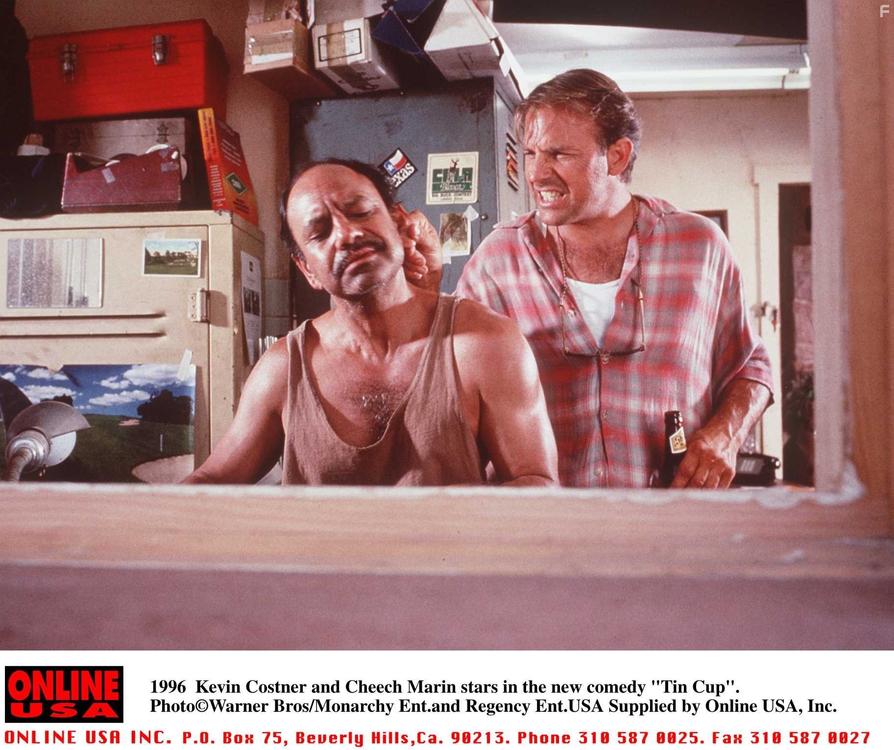 Kevin Costner and Cheech Marin in Жестяной кубок (1996)