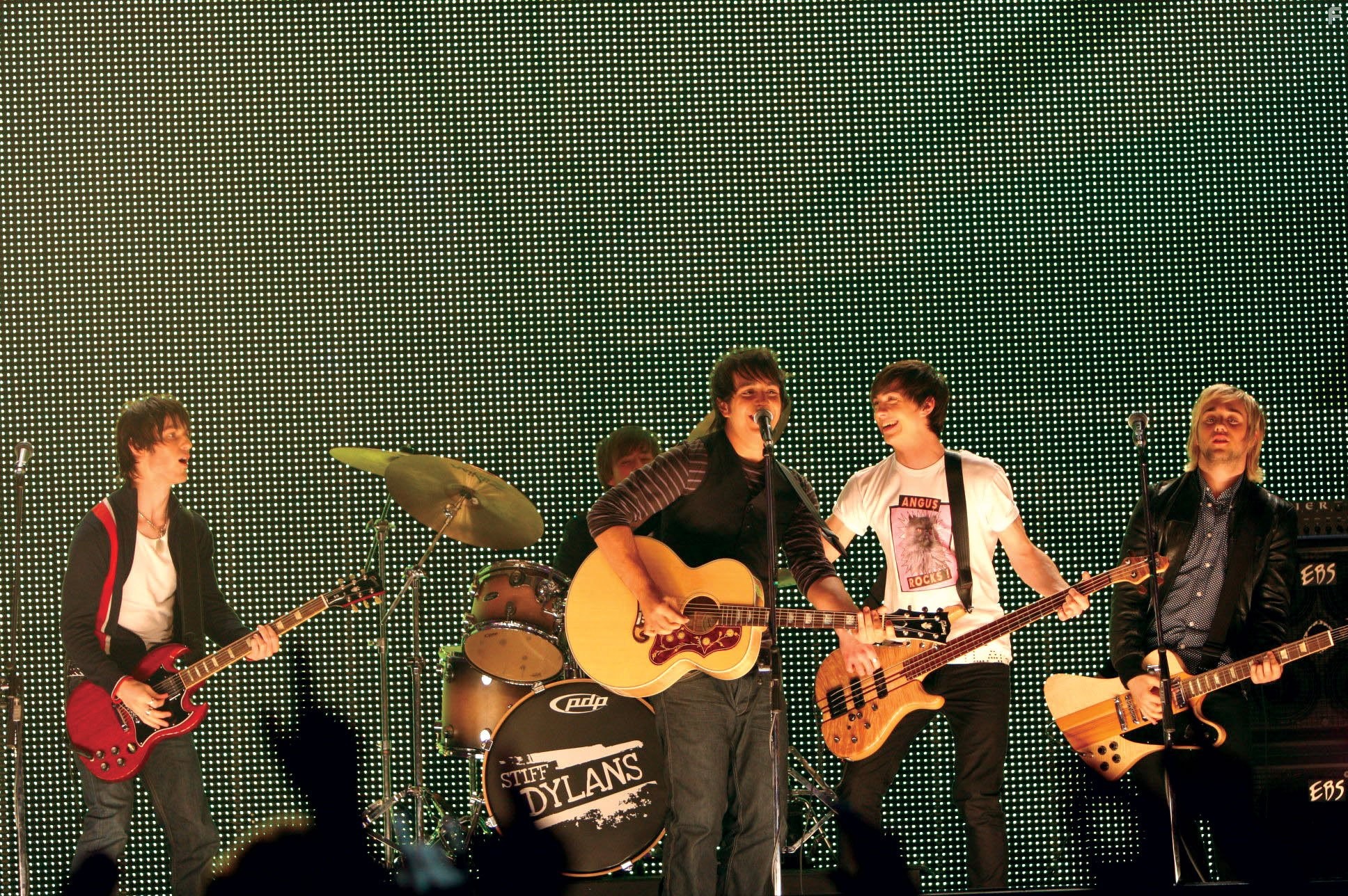 Aaron Taylor-Johnson in Ангус, стринги и поцелуи взасос (2008)