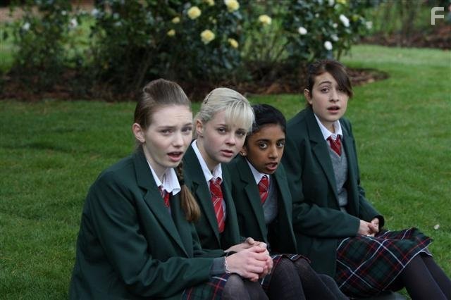 Georgia Henshaw, Eleanor Tomlinson, Georgia Groome, and Manjeeven Grewal in Ангус, стринги и поцелуи взасос (2008)