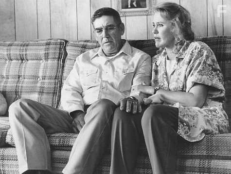 R. Lee Ermey and Celia Weston in Мертвец идет (1995)