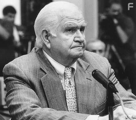 Robert Prosky in Мертвец идет (1995)