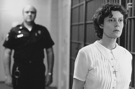 Susan Sarandon and Steve Boles in Мертвец идет (1995)