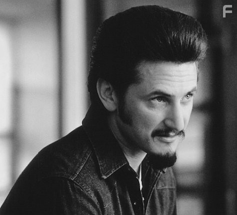Sean Penn in Мертвец идет (1995)