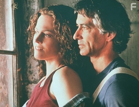 Sigourney Weaver and David Strathairn in Карта мира (1999)