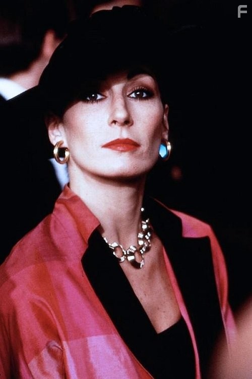 Anjelica Huston in Честь семьи Прицци (1985)