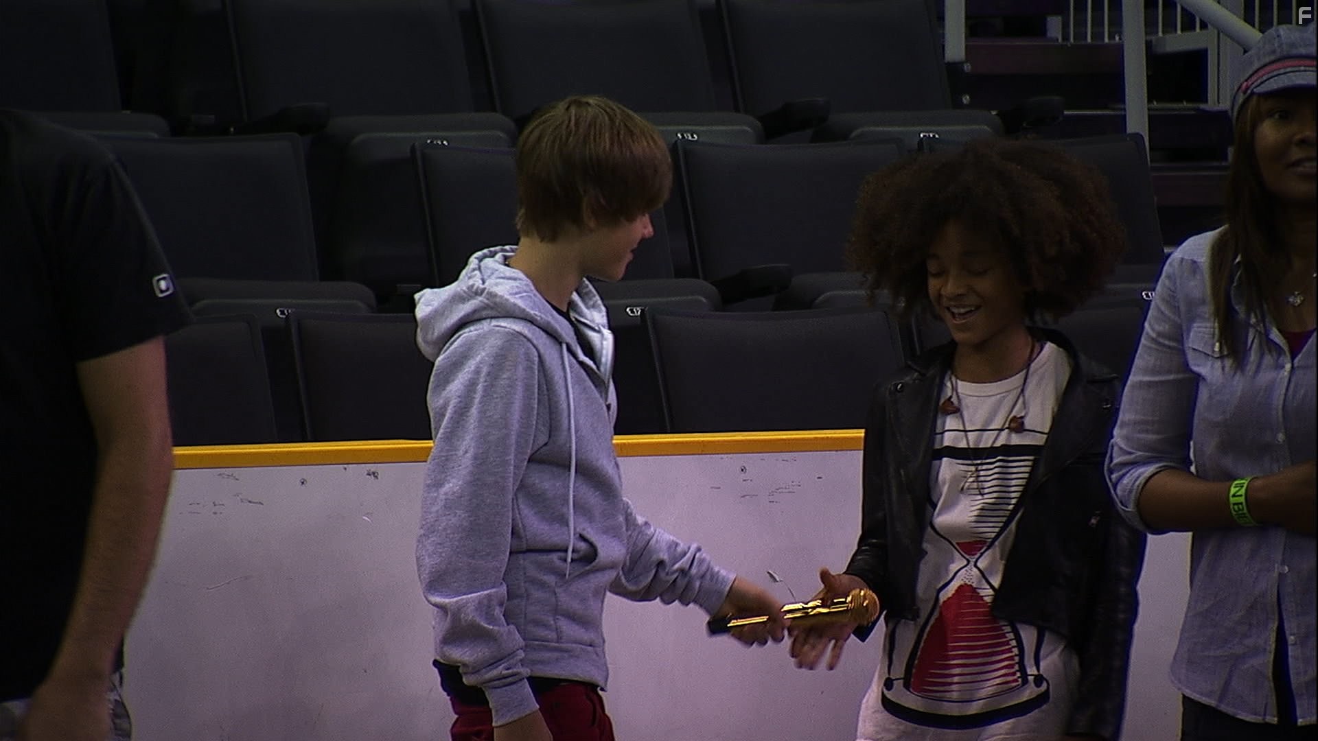 Jaden Smith and Justin Bieber in Джастин Бибер: Никогда не говори никогда (2011)