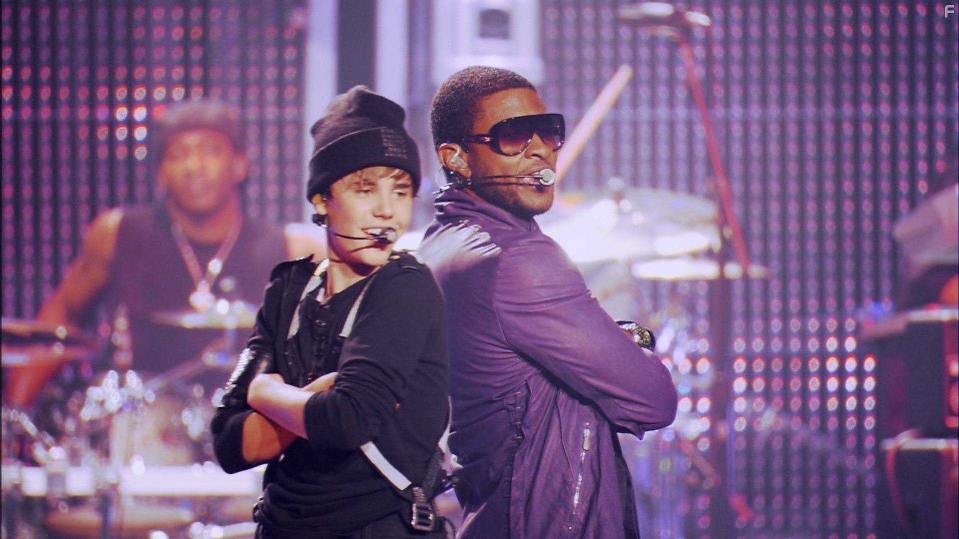 Usher Raymond and Justin Bieber in Джастин Бибер: Никогда не говори никогда (2011)