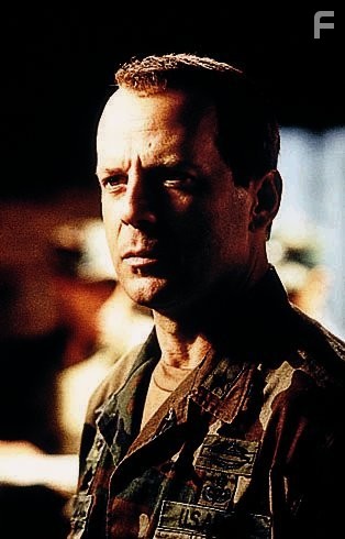 Bruce Willis in Осада (1998)