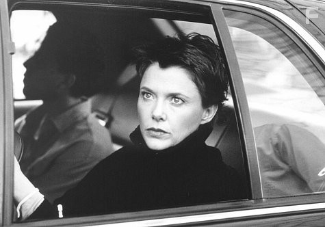Annette Bening in Осада (1998)