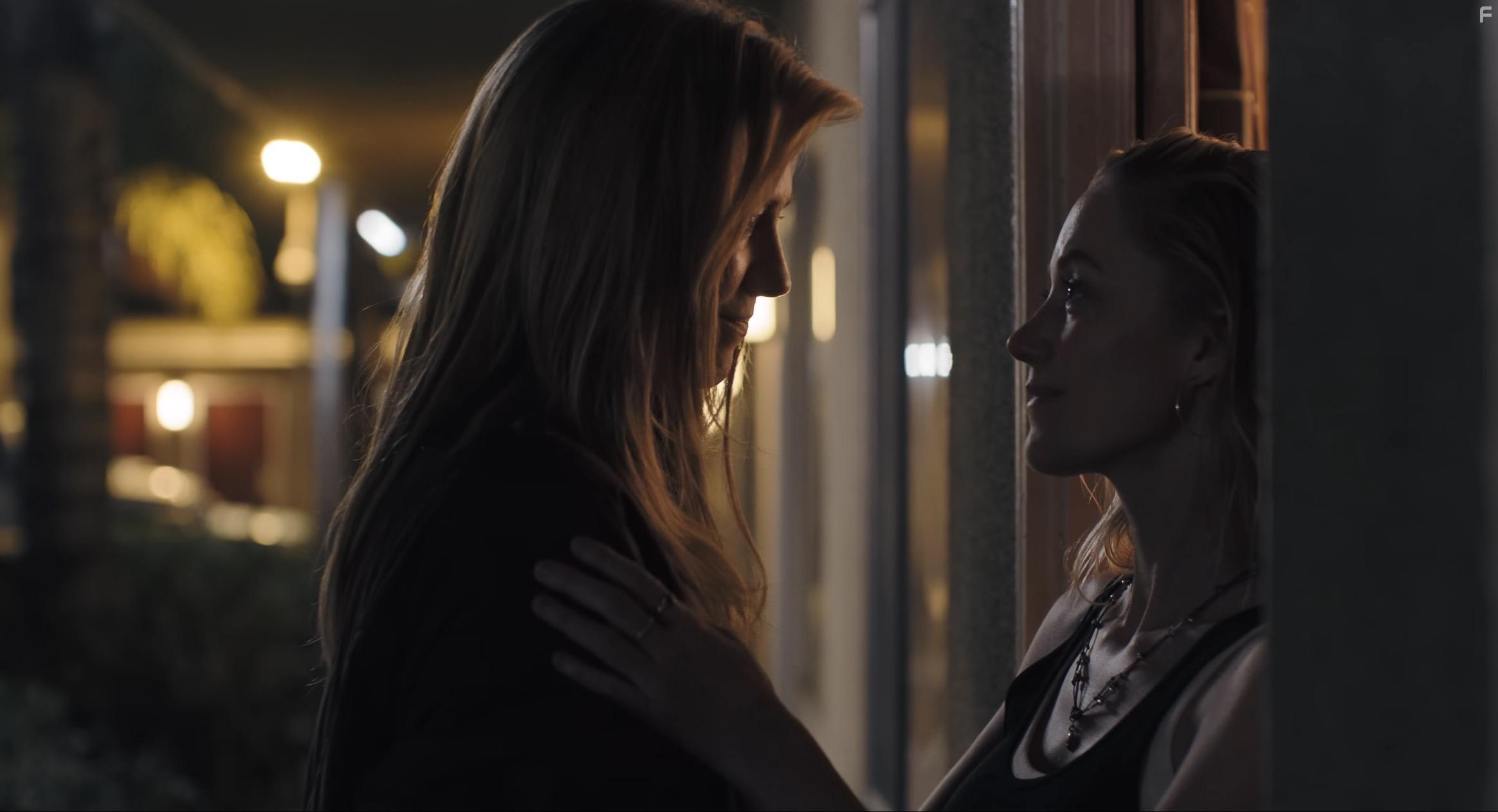 Рука, качающая колыбель #11