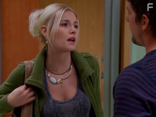 Elisha Cuthbert in Счастливый конец (2011)