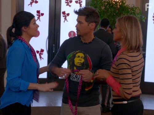 Nick Zano, Casey Wilson, and Eliza Coupe in Счастливый конец (2011)