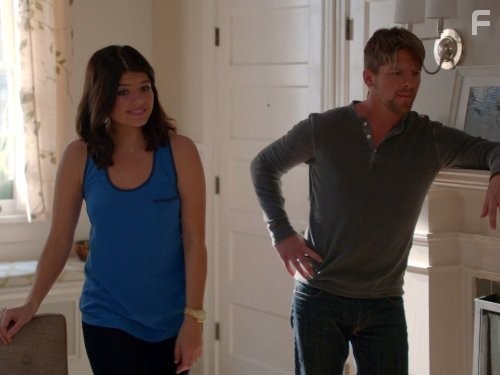 Zachary Knighton and Casey Wilson in Счастливый конец (2011)