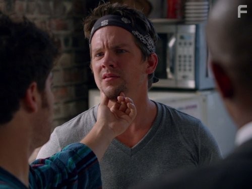 Zachary Knighton in Счастливый конец (2011)