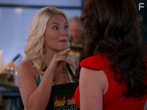 Elisha Cuthbert in Счастливый конец (2011)