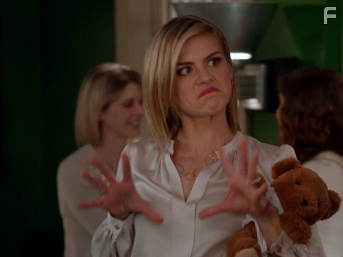 Eliza Coupe in Счастливый конец (2011)