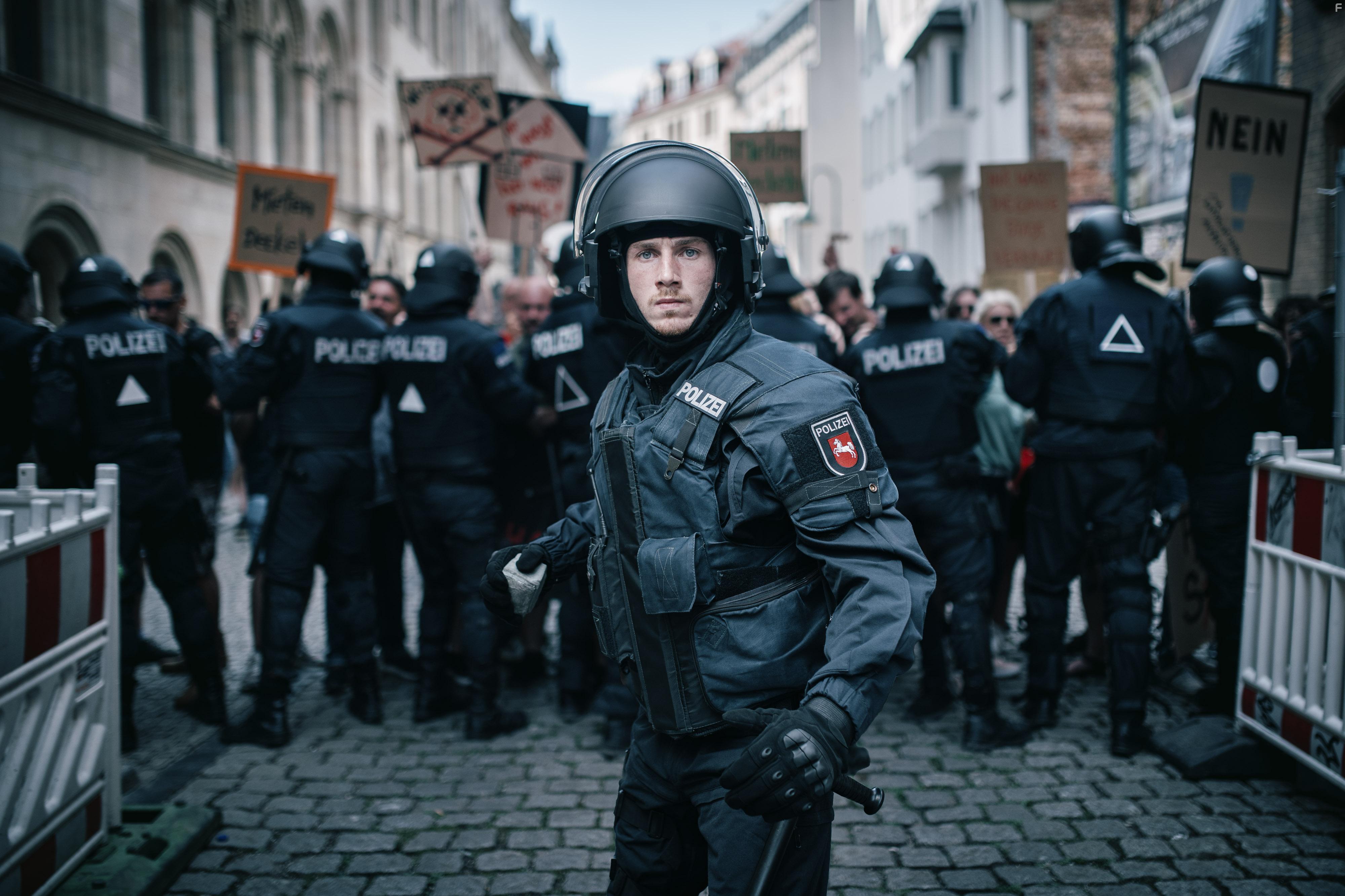 Один между фронтами #1