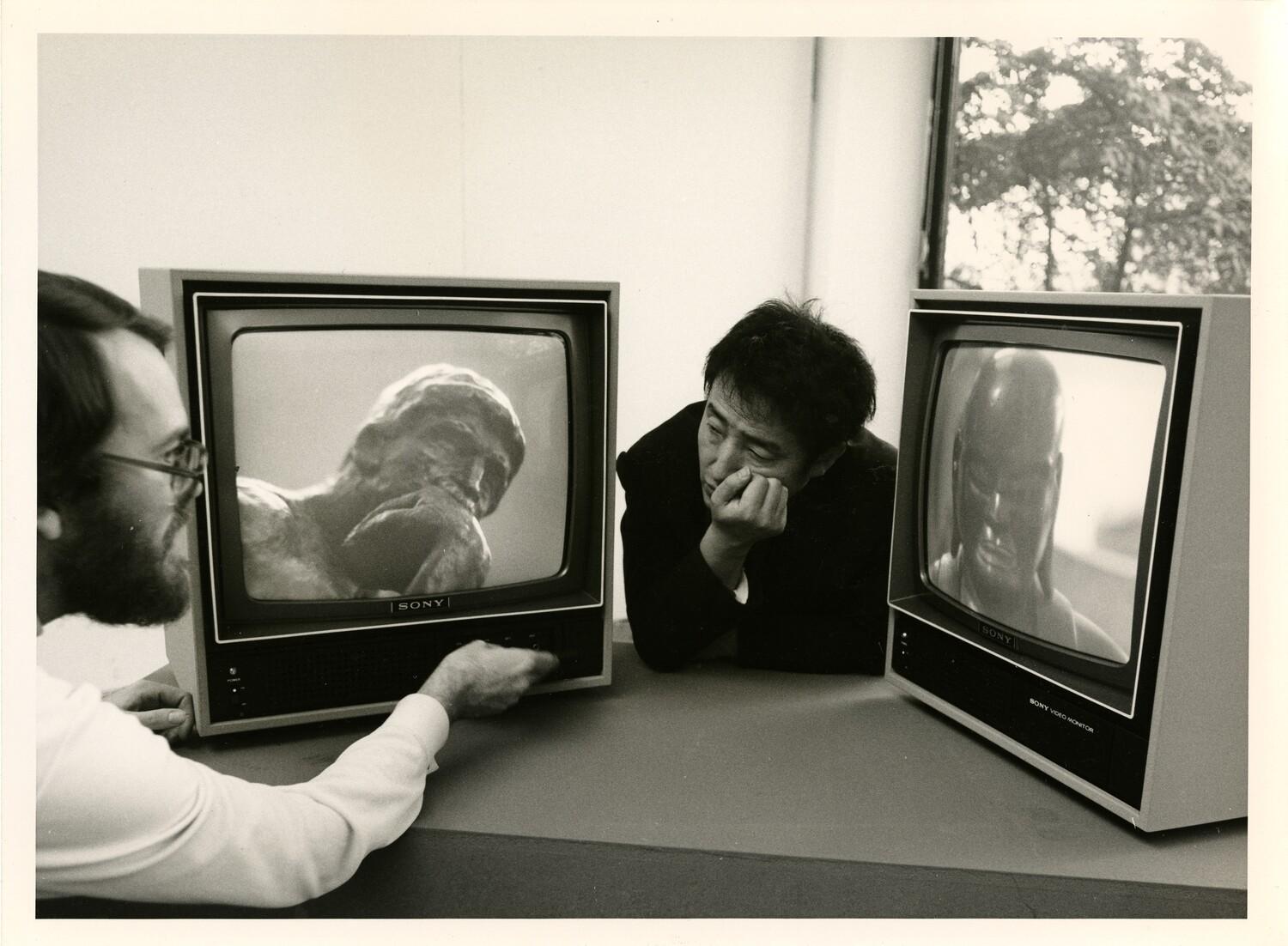 Нам Джун Пайк: Луна — первый телевизор #3