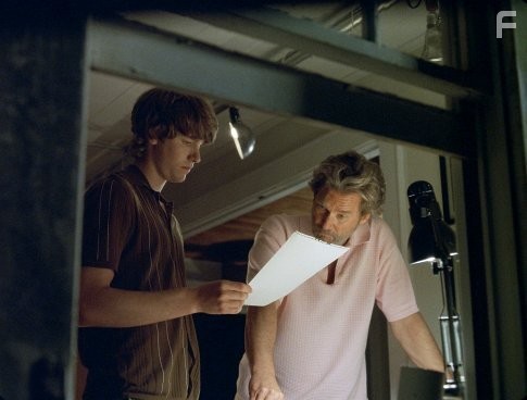 Jeff Bridges and Jon Foster in Дверь в полу (2004)