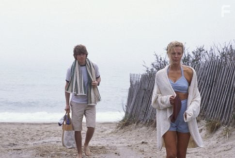 Kim Basinger and Jon Foster in Дверь в полу (2004)