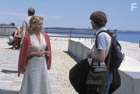 Kim Basinger and Jon Foster in Дверь в полу (2004)