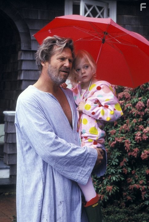 Jeff Bridges and Elle Fanning in Дверь в полу (2004)