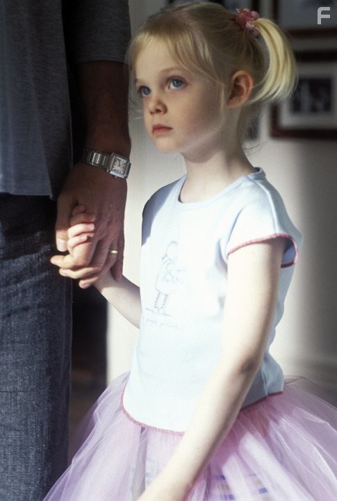 Elle Fanning in Дверь в полу (2004)