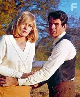 Warren Beatty and Faye Dunaway in Бонни и Клайд (1967)