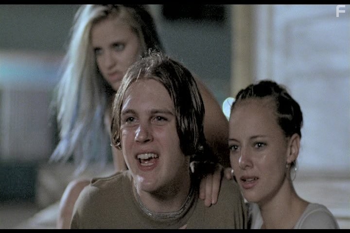 Bijou Phillips, Kelli Garner, and Michael Pitt in Садист (2001)