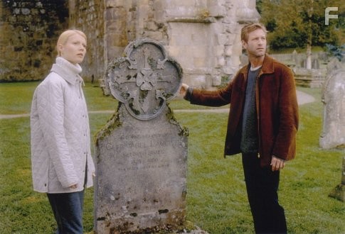 Gwyneth Paltrow and Aaron Eckhart in Одержимость (2002)