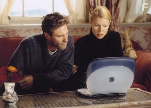 Gwyneth Paltrow and Aaron Eckhart in Одержимость (2002)