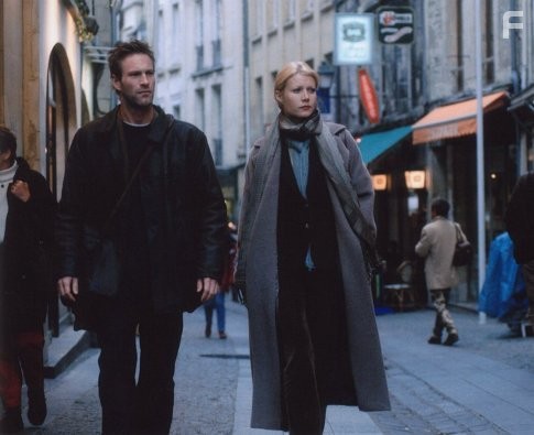 Gwyneth Paltrow and Aaron Eckhart in Одержимость (2002)
