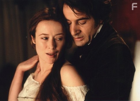 Jennifer Ehle and Jeremy Northam in Одержимость (2002)