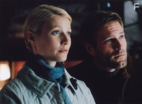 Gwyneth Paltrow and Aaron Eckhart in Одержимость (2002)