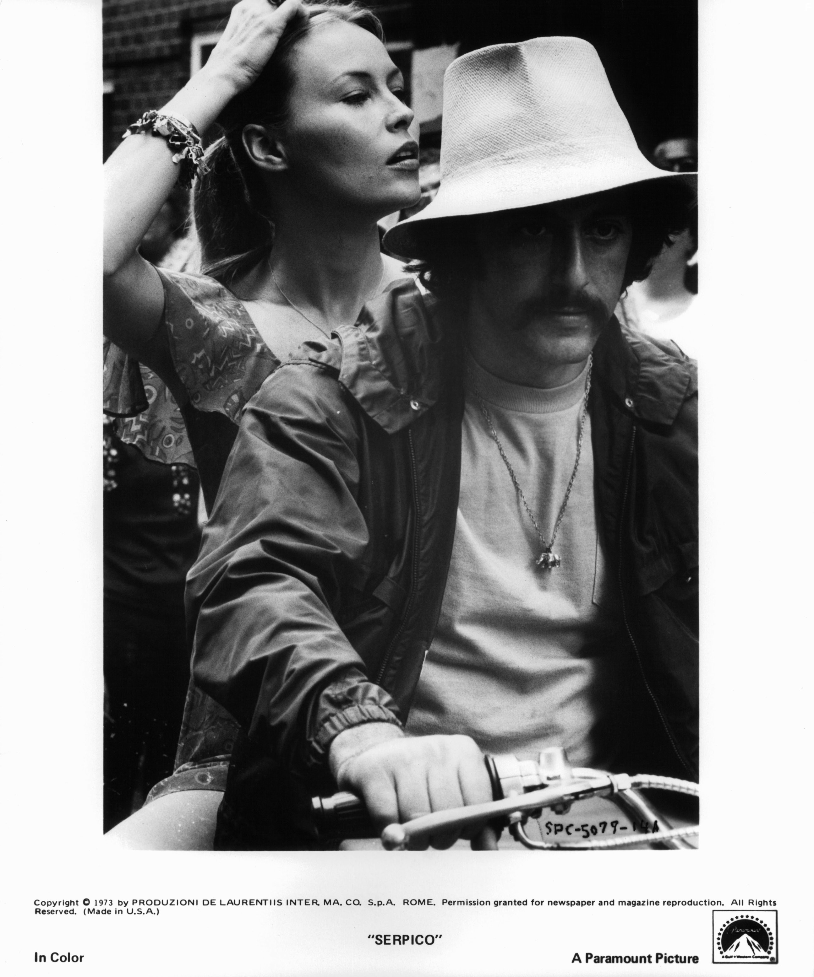 Al Pacino and Cornelia Sharpe in Серпико (1973)