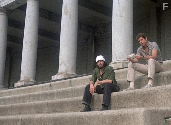 Al Pacino and Tony Roberts in Серпико (1973)