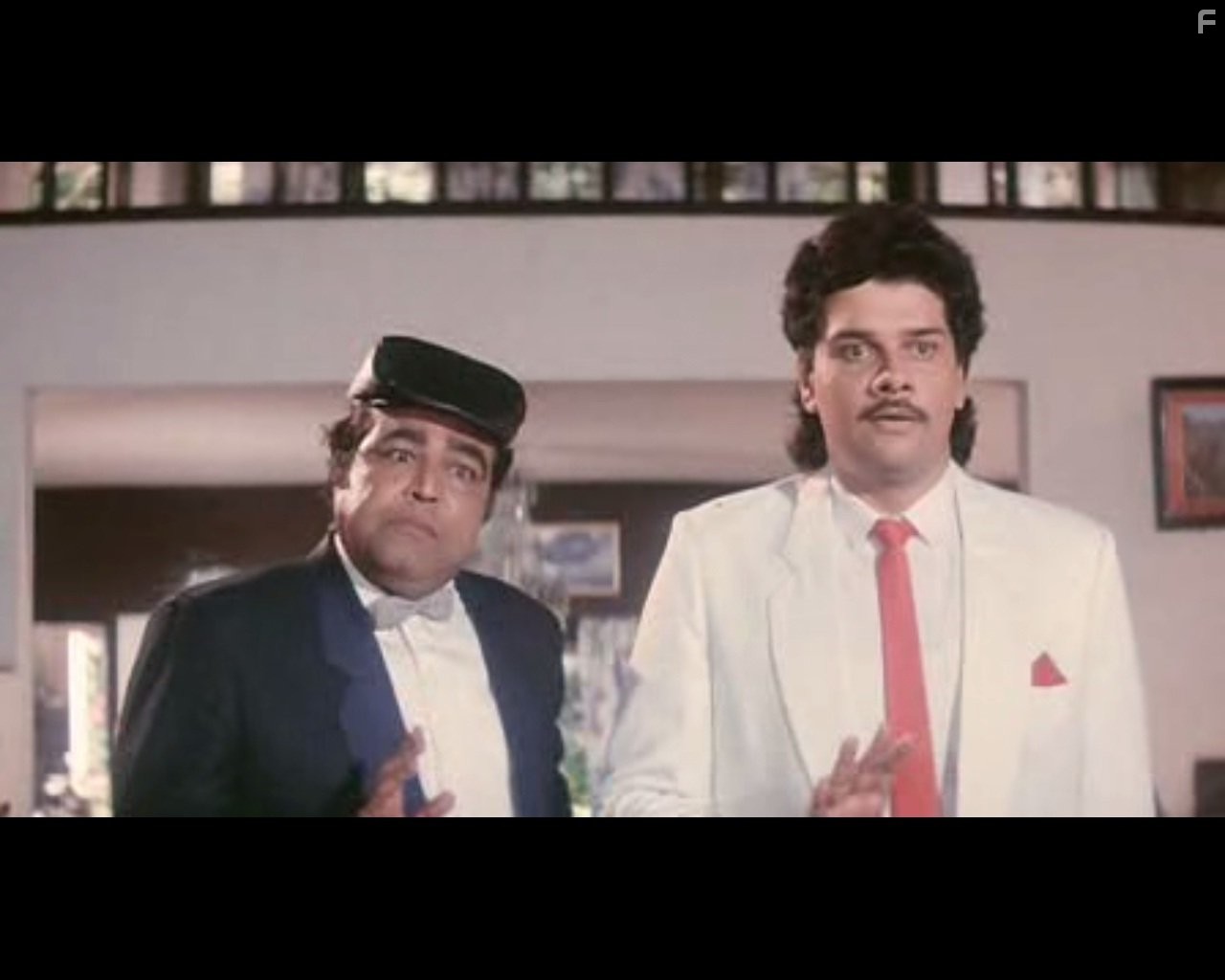 Viju Khote and Shehzad Khan in Хочу жениться на дочери миллионера (1994)