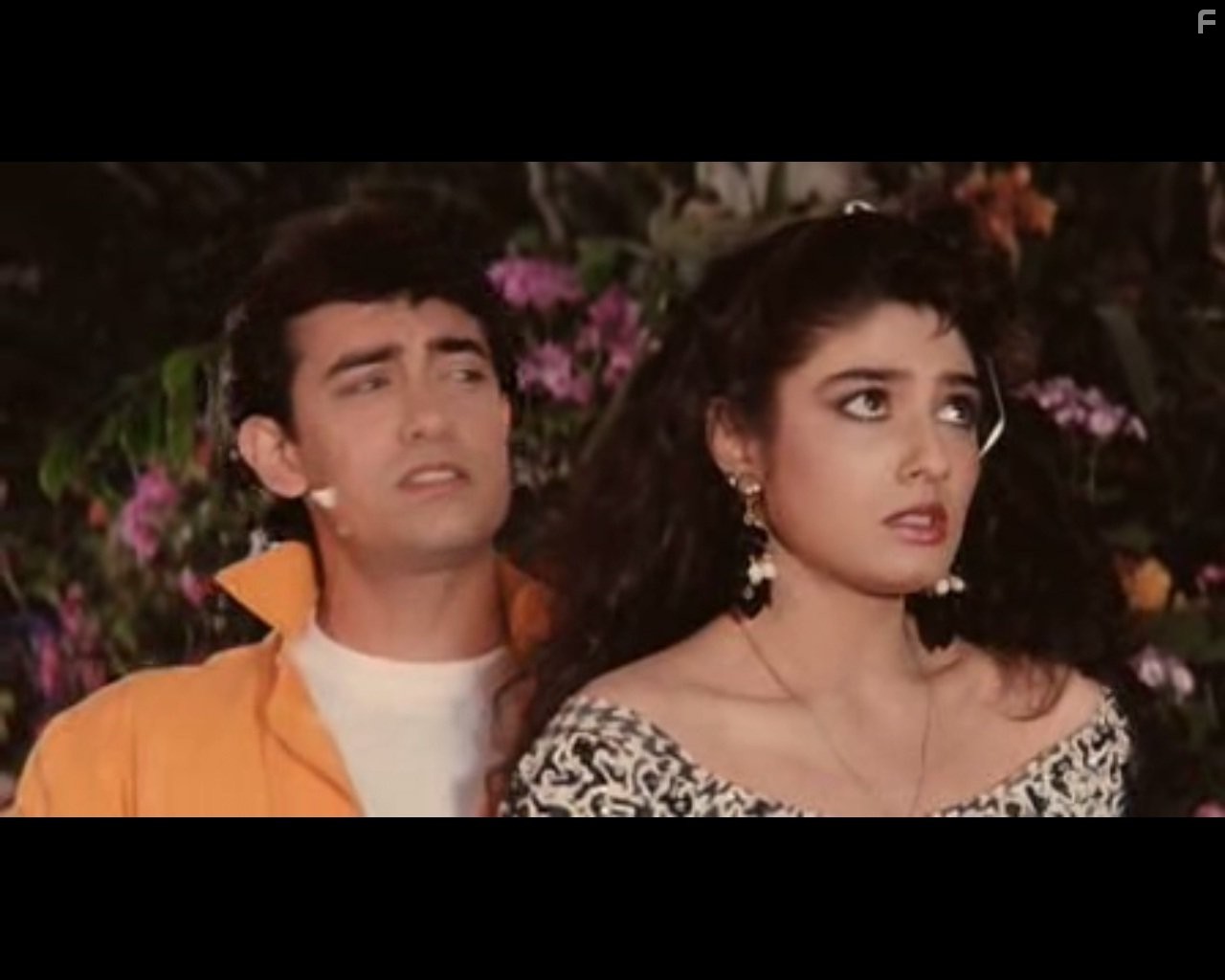 Aamir Khan and Raveena Tandon in Хочу жениться на дочери миллионера (1994)