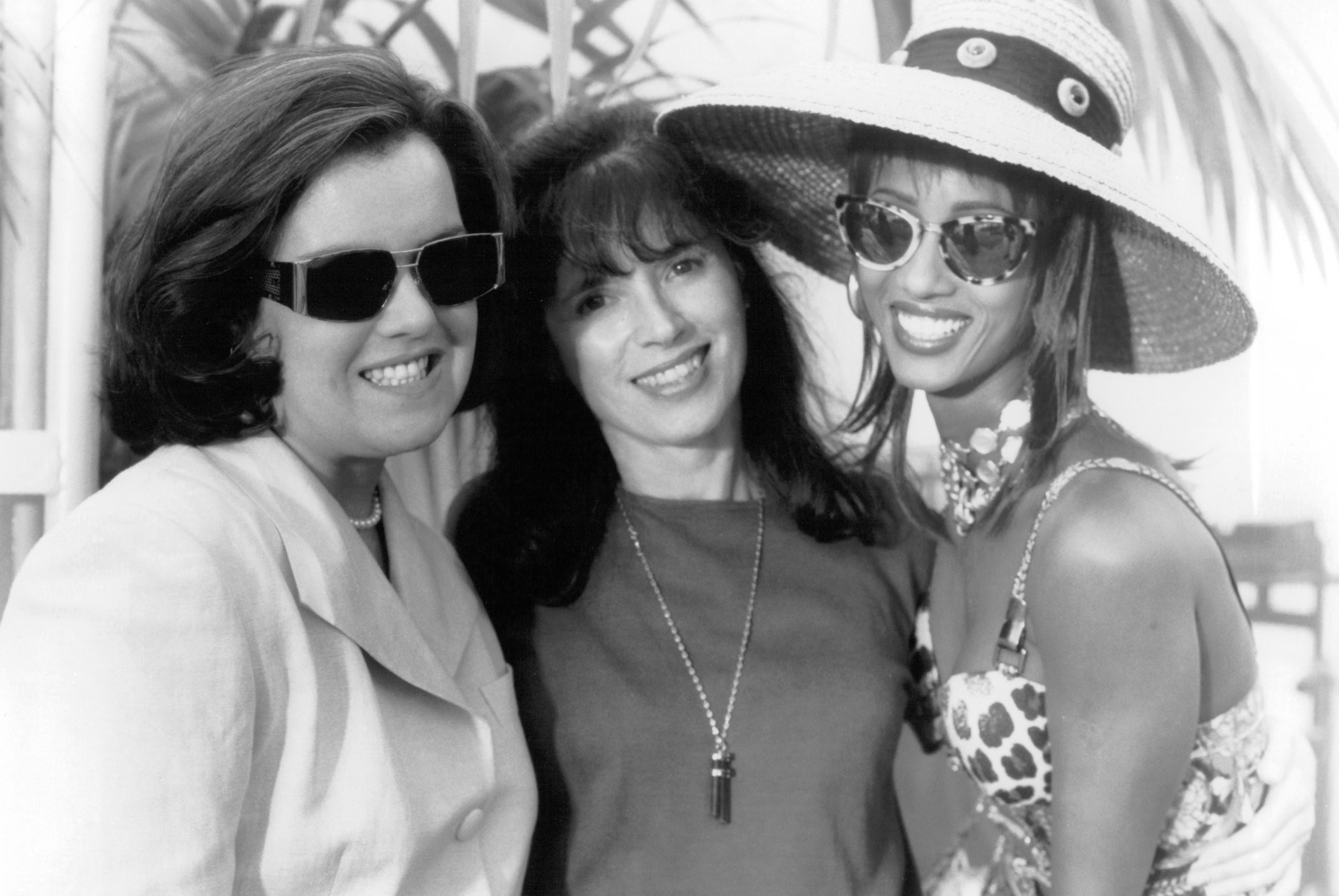 Rosie O'Donnell and Iman in Выход к Раю (1994)